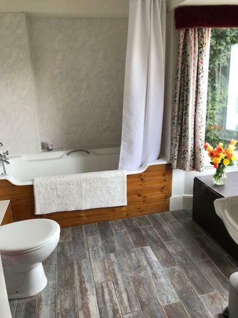 West End Lodge Эшер Экстерьер фото